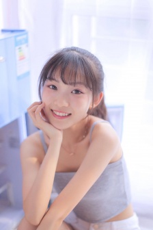 美女露出奶头扒开尿口无遮掩图片