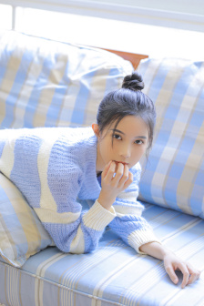 三个男的操一个女的